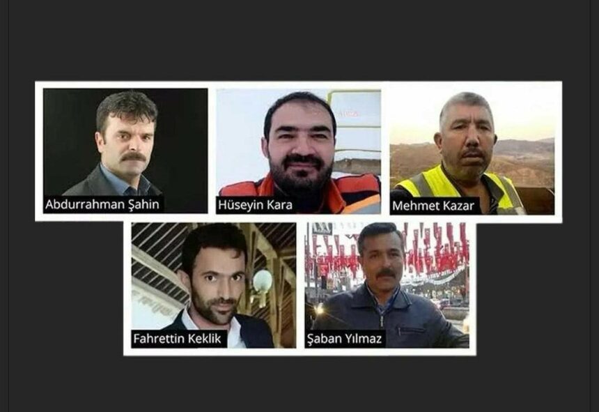 İLİÇ'TEKİ MADENDE TOPRAK ALTINDAN ÇIKARILAN 5 İŞÇİ SON YOLCULUKLARINA UĞURLANDI (AHMET AKBUĞA/ERZİNCAN-İHA)
Erzincan'ın İliç ilçesinde 13 Şubat 2024 tarihinde meydana gelen toprak kayması nedeniyle 9 işçi toprak altında kalmıştı, uzun süren çalışmaların ardından son 5 işçi de çıkarıldı. DNA testleri tamamlanan maden işçileri için Erzincan'da toplu cenaze namazı kılındı.