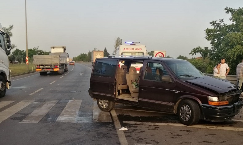Konya’da tır otomobile çarptı