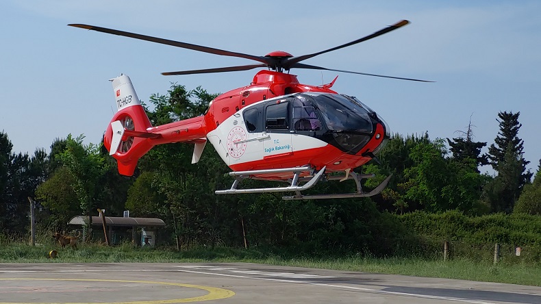 Ambulans helikopterler erken doğum riski olan genç kadın için havalandı