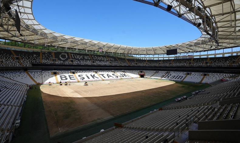 Beşiktaş Stadyumu’nda saha zemini yenileme çalışmaları başladı