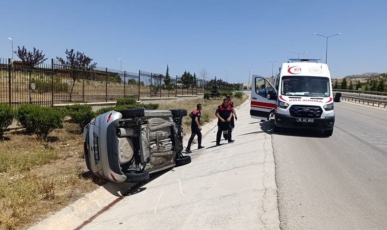 Burdur-Antalya kara yolunda kontrolden çıkan otomobil şarampole devrildi: 1 yaralı