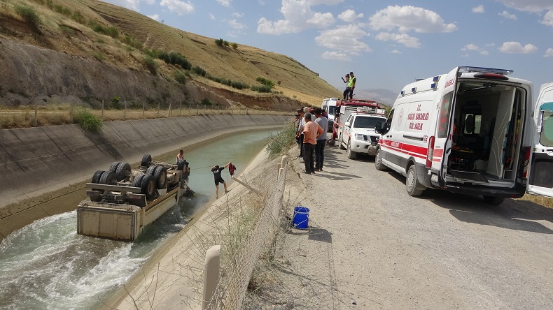HES kanalına düşen kamyonun sürücüsü hayatını kaybetti
