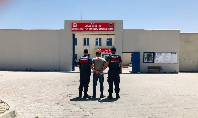 İki ayrı suç kaydından 6 yıl hapisle aranan şahsı jandarma yakaladı