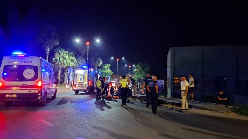 Motosiklet ile otomobil çarpıştı: 2 yaralı