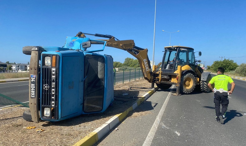 Balıkesir’de kamyonet devrildi:1 ölü, 2 yaralı