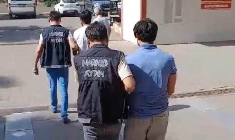 Biri asansör boşluğunda, diğeri banyoda saklanırken yakalandı