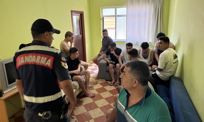 Sakarya’da 13 göçmen kaçakçısı organizatörü tutuklandı