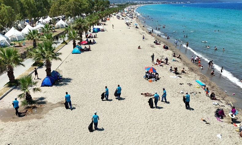 Kuşadası’nda 5 günde 1645 ton çöp toplandı