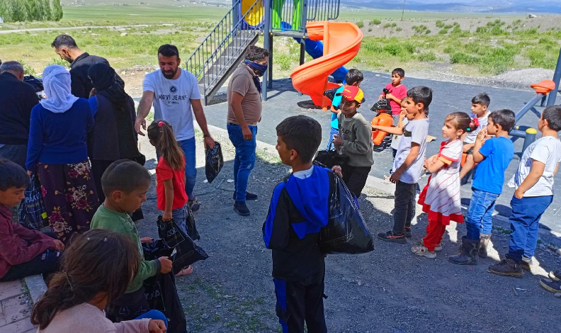 Van’da çocuklar bayramı erken yaşadı