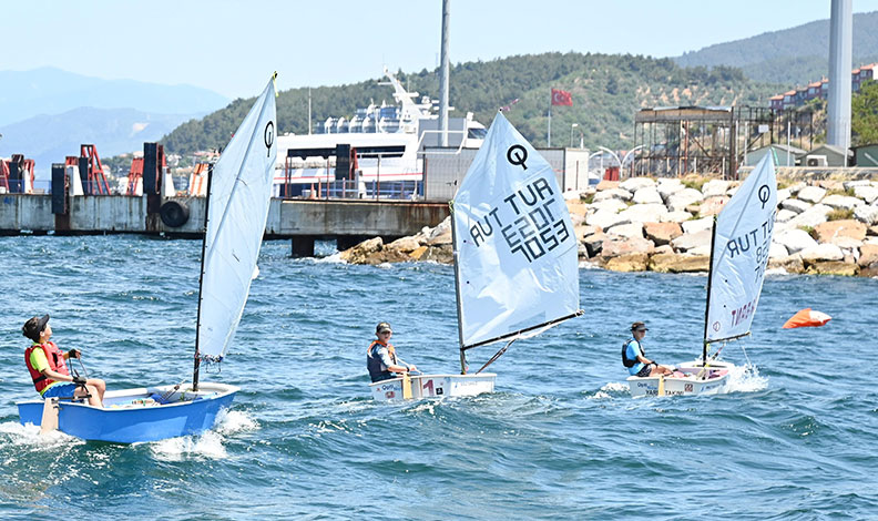 Bursa’da Kabotaj Bayramı’nda yelkenler yarışları nefes kesti