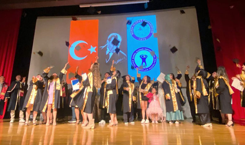 BUÜ Güzel Sanatlar Fakültesi öğrencileri mezun oldu