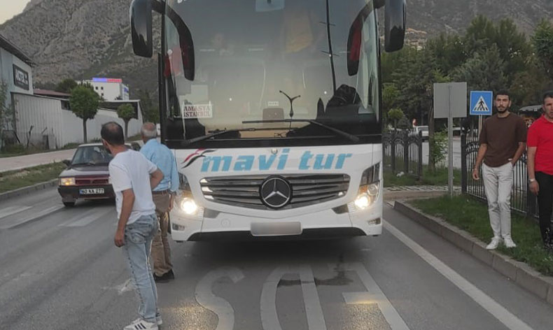 Amasya’da yolcu otobüsünün çarptığı yaya hayatını kaybetti