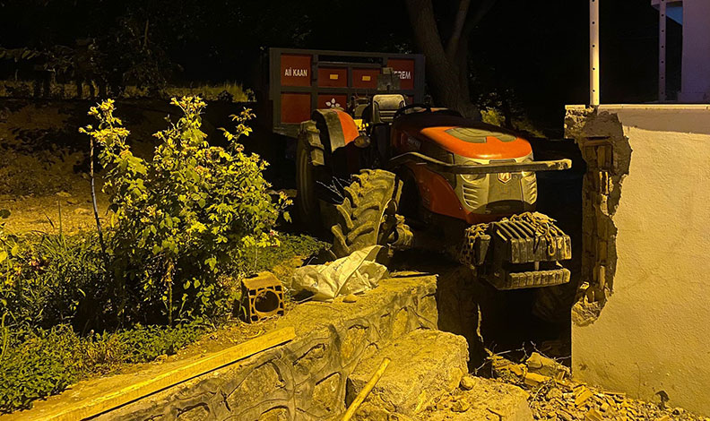 Kontrolden çıkan traktör dehşet saçtı: 2 ölü, 2 yaralı