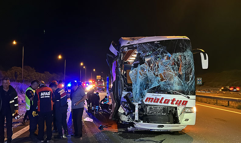 TEM’in Bolu geçişinde 2 yolcu otobüsü çarpıştı: 15 yaralı