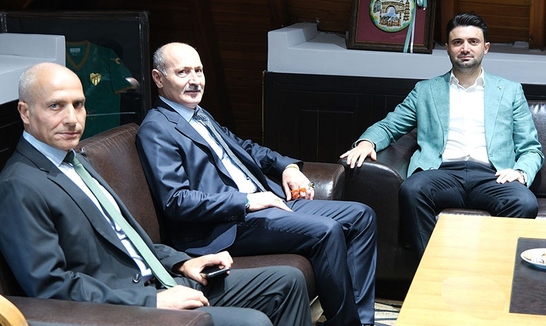 Zaimoğlu, Bursaspor’u ziyaret etti