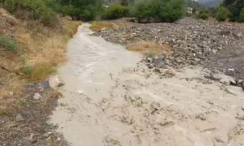 Sağanak dereleri taşırdı