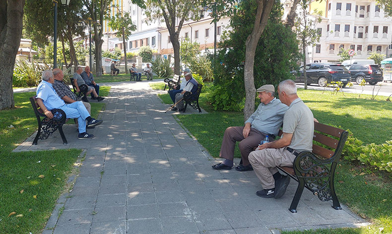 Tekirdağ’da kavurucu sıcaklar: Gölgeye akın ettiler
