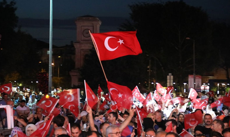 İnegöl 15 Temmuz’un yıl dönümünde yine meydanlarda