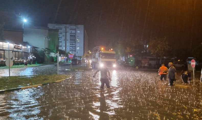 Çarşamba’yı sel aldı, ekipler arı gibi çalıştı