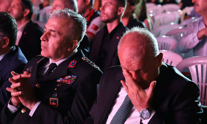Emniyet Müdürü göz yaşlarına hakim olamadı
