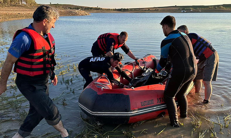 Serinlemek için girdiği barajda boğuldu