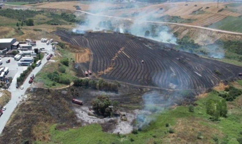 Arnavutköy’de otluk alanda çıkan yangın tarım arazisine sıçradı