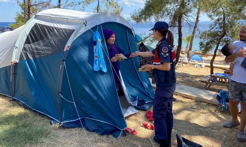 Jandarması tatilcilerin huzur ve güvenliğini sağlıyor