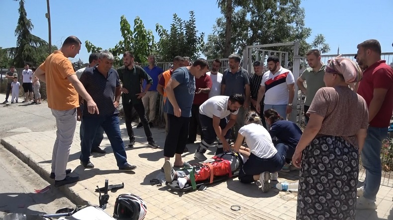 Önündeki minibüse çarpan motosiklet sürücüsü yaralandı