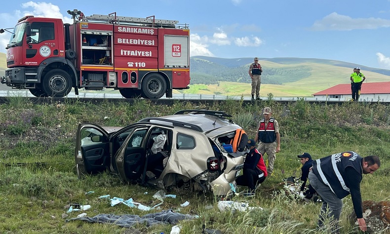 Sarıkamış’ta trafik kazası: 3 yaralı