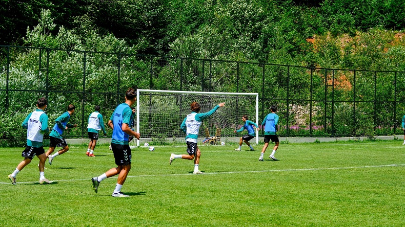 Sakaryaspor, yeni sezon hazırlıklarını Kartepe kampında sürdürüyor