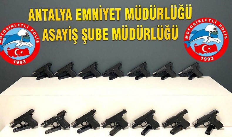 Antalya’da ruhsatsız silah satışına polis engeli