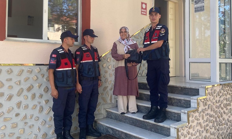 Jandarmadan örnek davranış