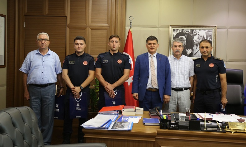 Bursa Büyükşehir’den ‘can dostu’ kurtaran itfaiye personeline teşekkür