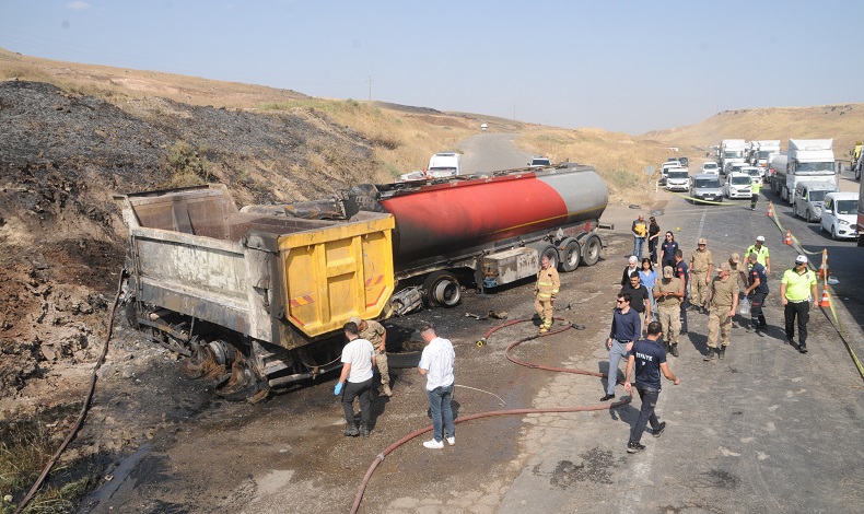 Şırnak’ta karşı şeride geçen hafriyat kamyonu tır ile çarpıştı: 1 ölü, 1 yaralı