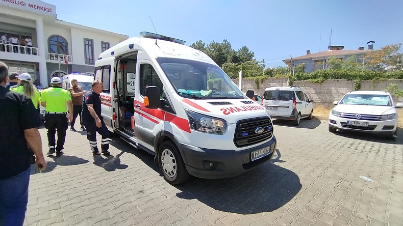 Bingöl’de bıçaklı saldırgan dehşeti