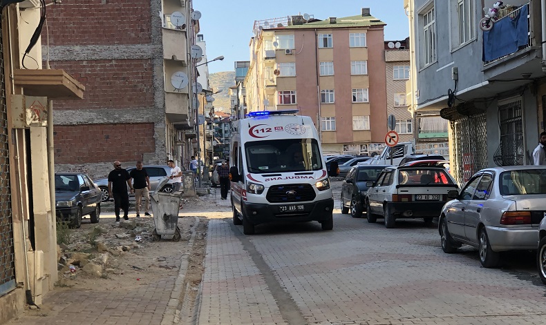 Elazığ’da bıçaklı kavga