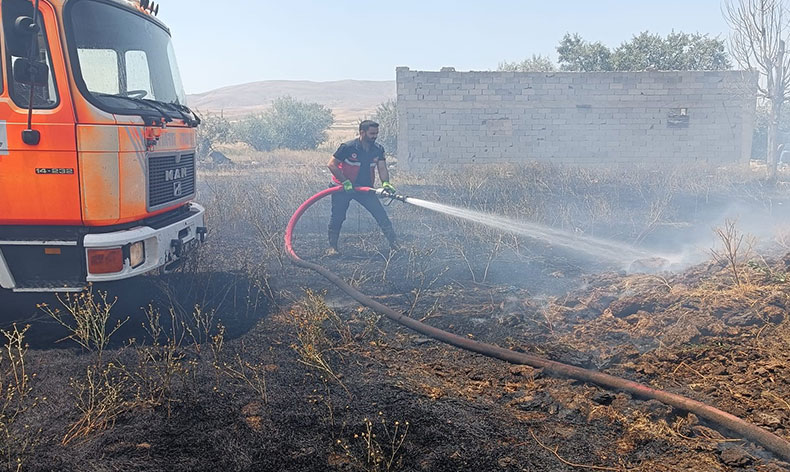 Van’da anız yangını
