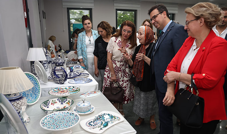 Olgun gençlerin el emeği eserleri yıl sonu sergisinde