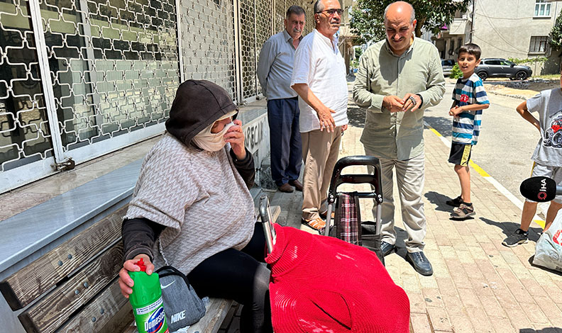 Evsiz kadın mahallelinin korkulu rüyası oldu