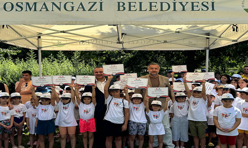 Genç yüzücüler sertifikalarını aldı