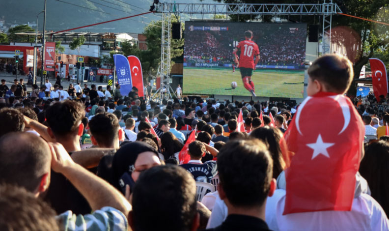 Bursa’da dev ekranda milli maç heyecanı