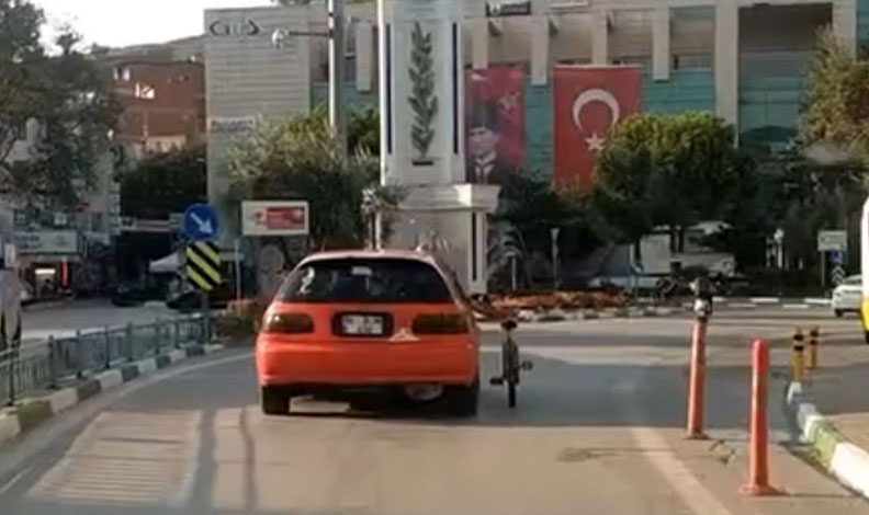 Bursa’da bisikleti araca sığdıramayınca ilginç bir çözüm buldu