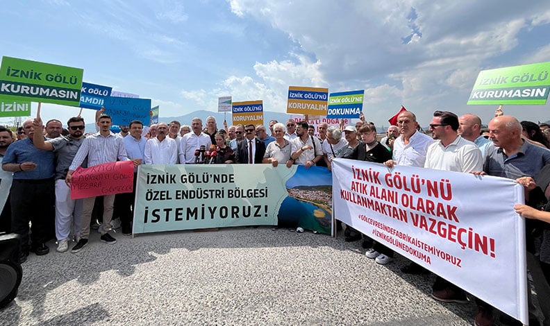 İznik Gölü kıyısına yapılması planlanan kağıt fabrikasına tepki!