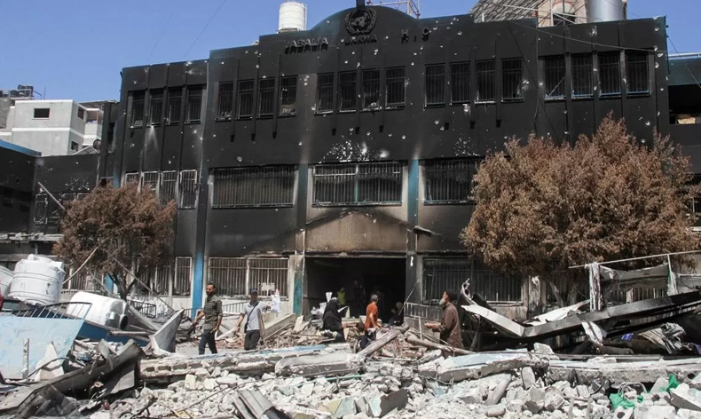 İsrail, Gazze’de UNRWA’ya ait okulu vurdu
