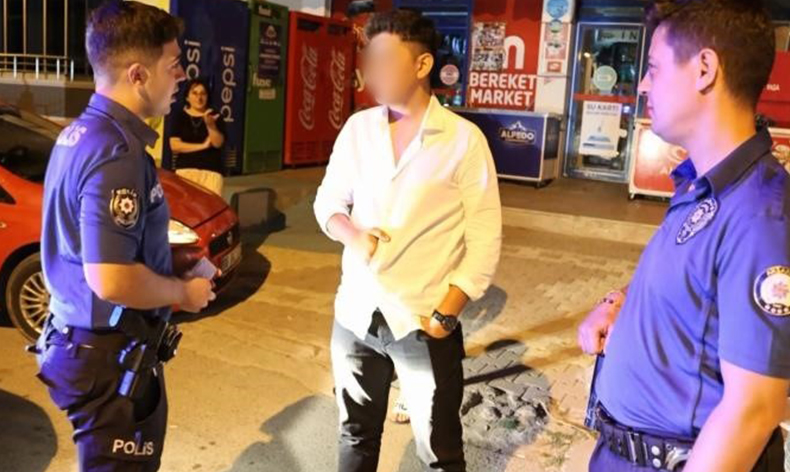 Polis ile ehliyetsiz sürücü kovalamacası kamerada