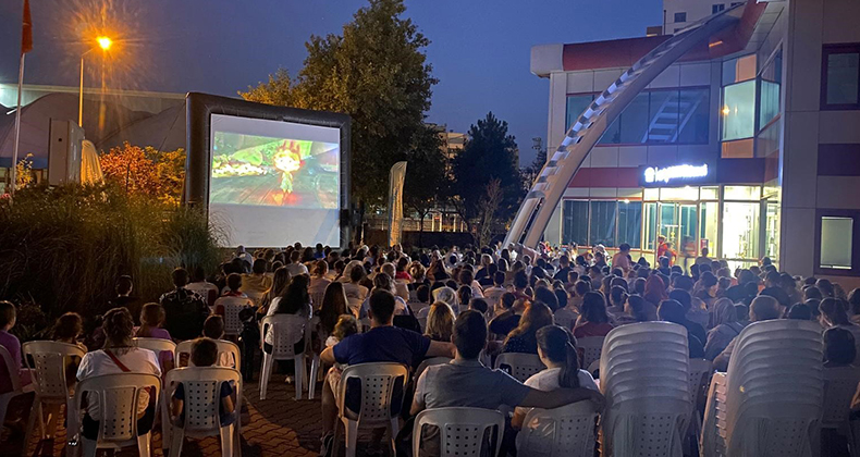 Beyaz perdenin büyülü dünyasını keşfettiler