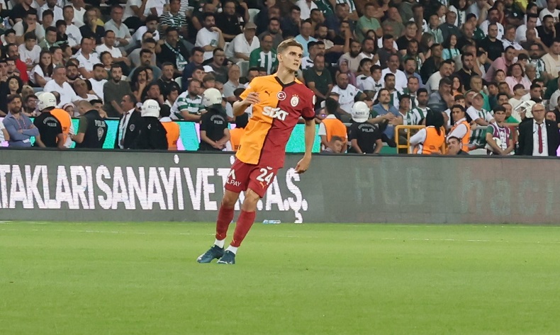 Elias Jelert sarı-kırmızılı formayla ilk maçına çıktı