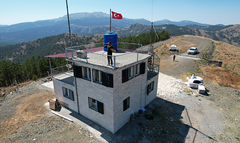 Duman avcıları 29 kuleden Denizli’nin ciğerlerini koruyor