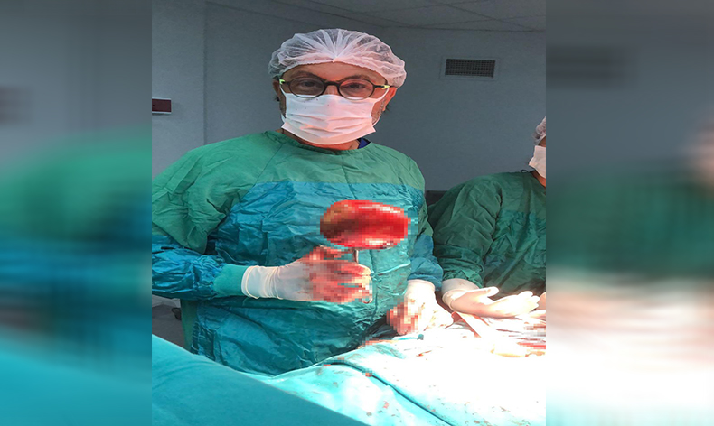 Ağrı şikayetiyle gitti, mesanesinden 1 kilogramlık taş çıkarıldı