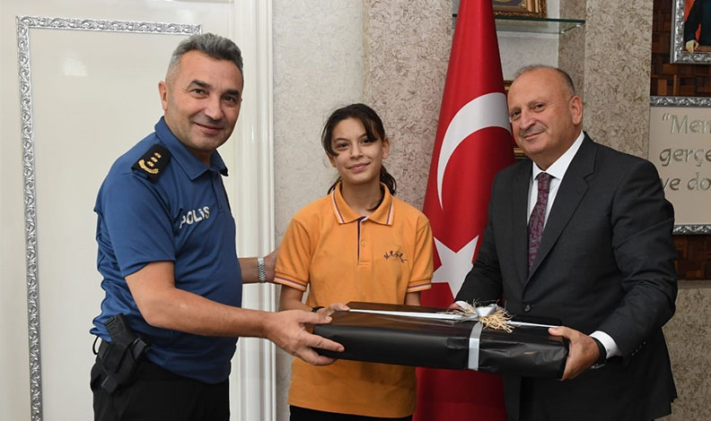 Başkanın sözü şehit kızını mutlu etti: Bilgisayar hediyesi verildi